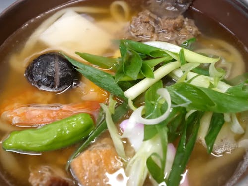 人気の鍋焼きうどん!