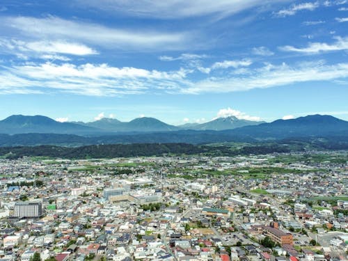 北信五岳（右から斑尾山、妙高山、黒姫山、飯縄山、戸隠山）