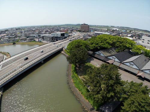 山居倉庫、市民会館、市役所などまちなかへ徒歩で