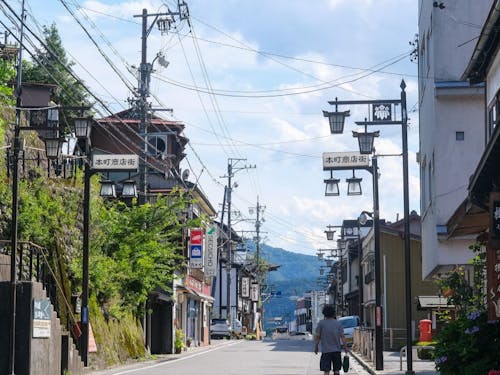 谷間にある木曽地域の中心地
