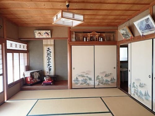 建具や畳などに目立った損傷はない。