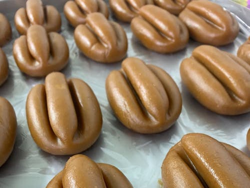 山椒をふんだんに使用し、甘さ控えめの「山椒ゆべし」