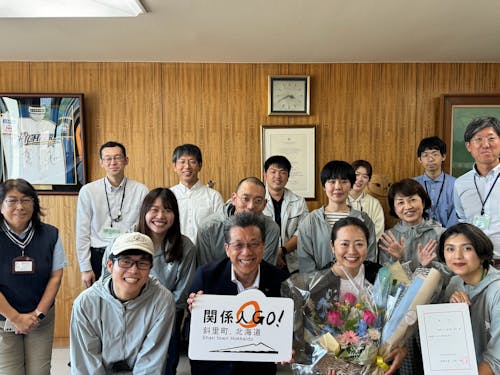 地域おこし協力隊の卒業式。町長をはじめ役場メンバーも駆けつけた
