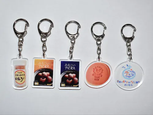 佐井村自慢の土産品がかわいらしいキーホルダーになったご当地カプセルトイ