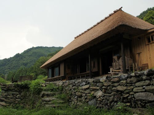 “ちいおり”。アレックスが購入し、維持保全してきたかやぶき古民家。