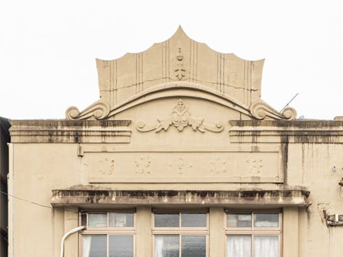 まちなみに溶け込むレトロ建築