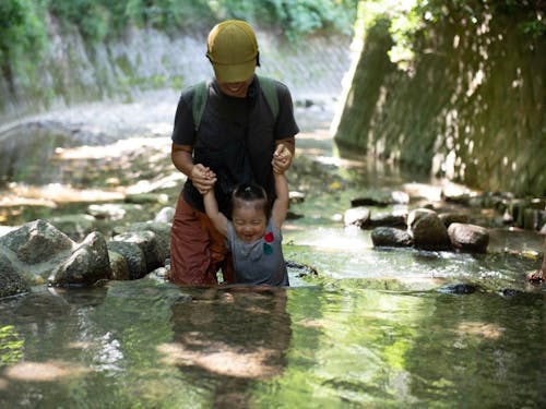 ふたりで散歩をしていた前田川も、今では子どもたちと一緒に。