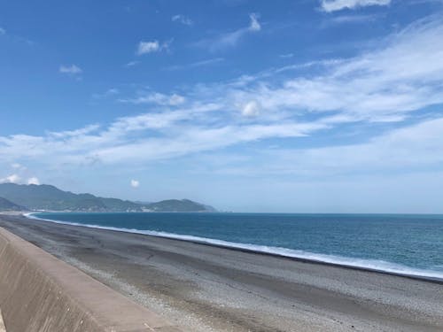 熊野市に面する日本で一番長い砂礫海岸「七里御浜」