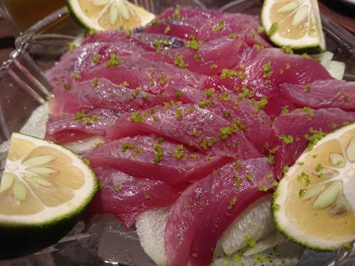 この季節、この町でしか食べられない味【メジカの新子】を楽しめる！