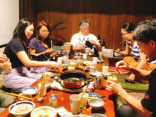 みんなでワイワイ、ごはんを食べる時間