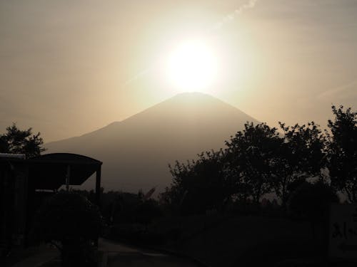 小山町のキラーコンテンツとして外せない、富士山。実は、山頂も小山町にあります。
