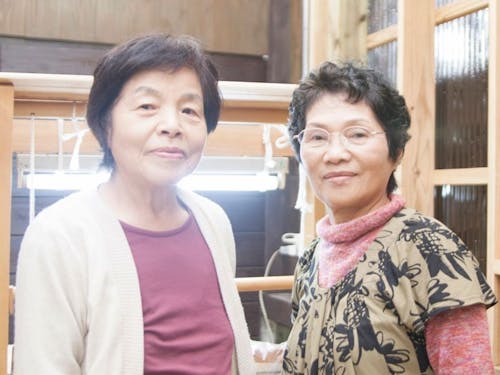 山中工房さん 右から椎葉ヒロ子さん、山中サナエさん
