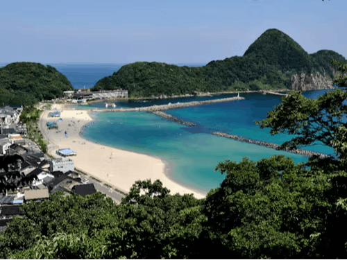 「日本の渚」100選に選定されている竹野海岸