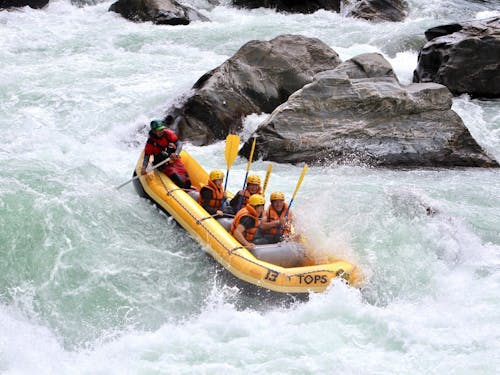 スリル満点の吉野川ラフティング