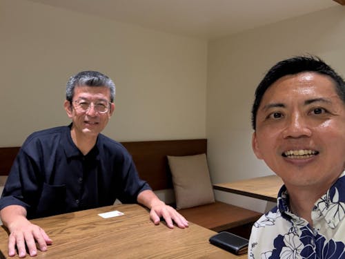 石井さん（左）とチャレンジ石垣スタッフの筆者（右）