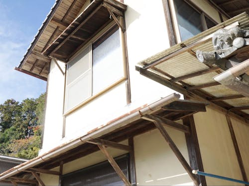 物件隣にある離れ。こちらにはお風呂がある。