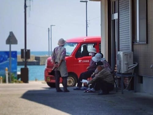 近所同士で何気ないおしゃべりができる日常を取り戻したい