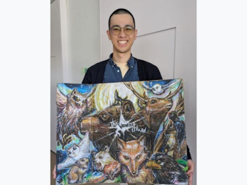 絵でまちおこしを行う柴田隊員。ポスターやイラスト制作の依頼を受け絶賛活動中です!