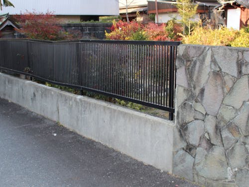 敷地の周りの塀