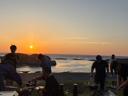 夕焼けビーチでBBQ