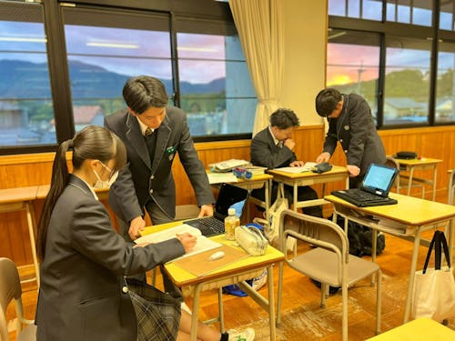 公営塾は高校の校舎内にあります