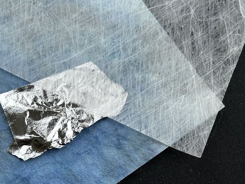 染めた和紙と銀箔と極薄い和紙