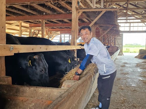 地域の人たちと関わり協力しながら、誇りを持って牛と向き合う畜産に取り組んでいます