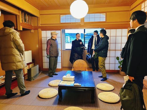 前回の空き家ツアーの様子。実際の活用事例も見て、イメージを沸かせましょう!