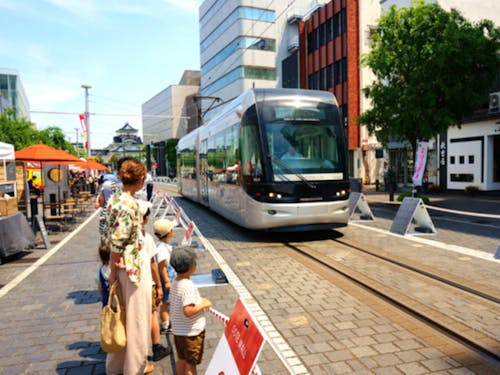まちなかを走る路面電車