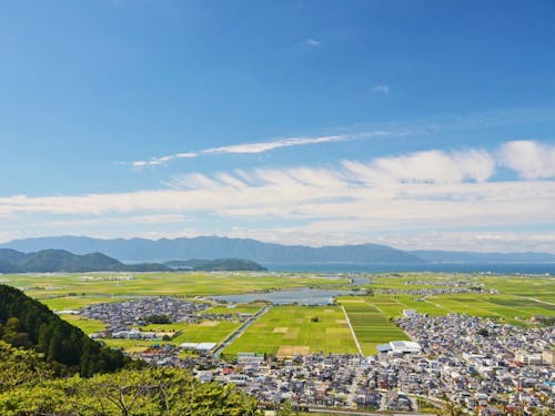 猪子山から望む伊庭内湖と琵琶湖