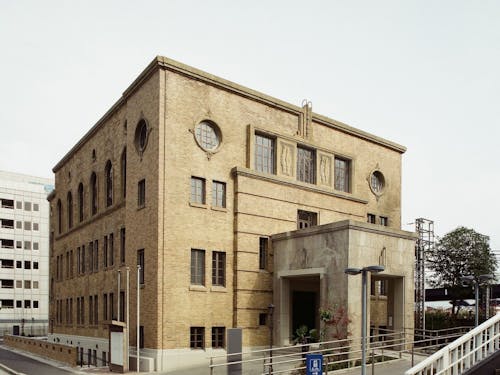 旧大津公会堂は1934年の誕生以来、館内には当時の様子がうかがえる写真