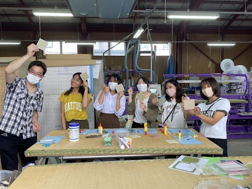 畳工場で、日本の伝統文化を学ぶ地域在住の外国人