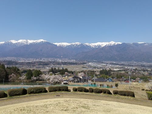 ふるさとの丘(市の東側)から見る駒ヶ根市