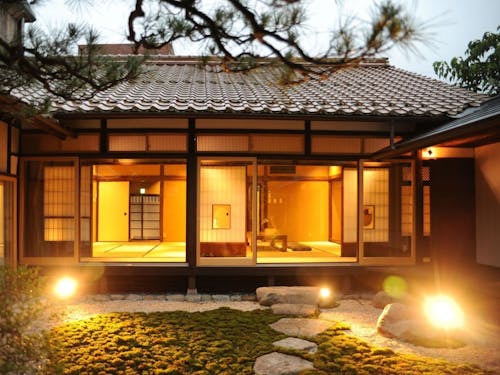 伝統的な町家を活かして生まれた『津和野町家ステイ上新丁』