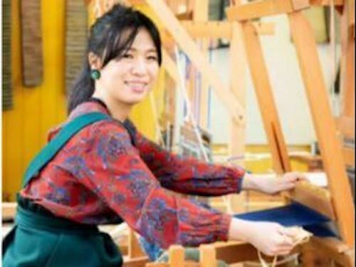 伊方町の伝統工芸「裂き織り」を継承する協力隊OG