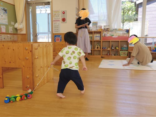 子育て支援センターで遊ぶ様子