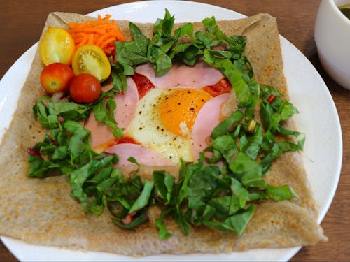 お店では田村市産そば粉を使ったガレットも提供