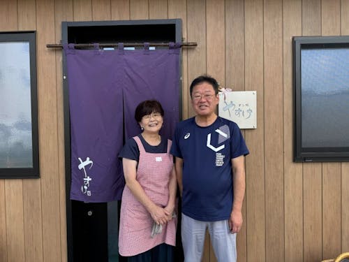 紺野千尋さん、隆紀さんご夫妻。お客さんの間では「女将さん」「大将」で通っている