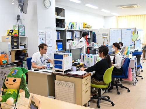 連携を図るためデスクは教育委員会