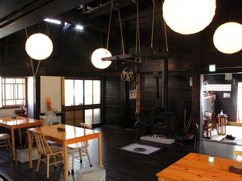古民家を改装したカフェで、木の美しさに惚れる。