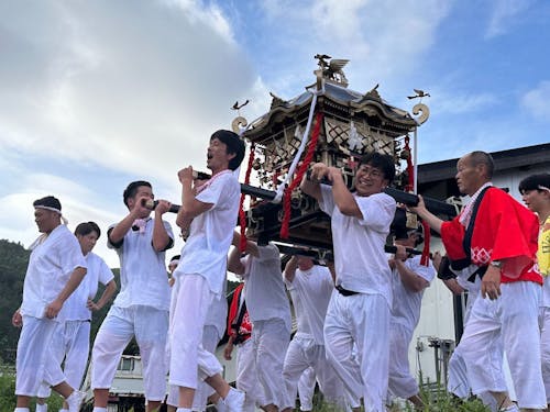 島の伝統のお祭りなど文化も含めて味わうことができます