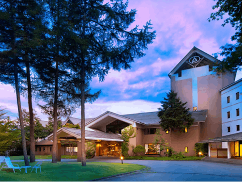 森に囲まれたホテル