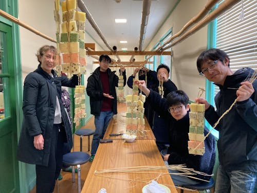 地域の皆さん一緒にかき餅作りにチャレンジ