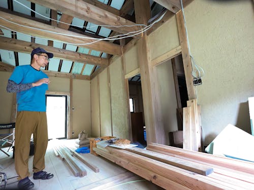 材料不足について話す川端さん