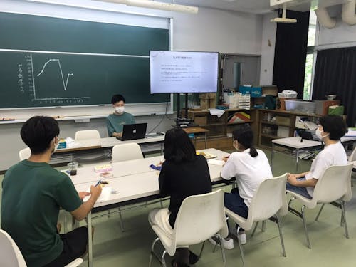 卒業生が在校生に入試の体験談を話す会にて