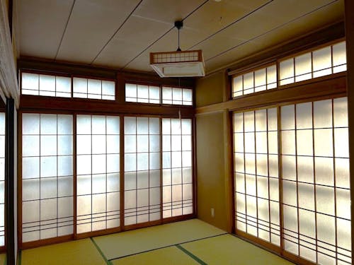 １階の手前は洋室、奥の部屋が和室になっています。