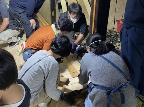 昨年度の様子（フローリング貼り）