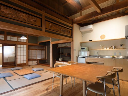 お試し居住施設のダイニング＆キッチン。一体的な空間で寛いでいただけます。