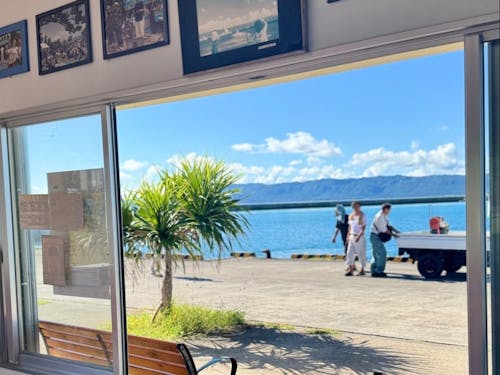 鳩間島港の待合室から見た景色