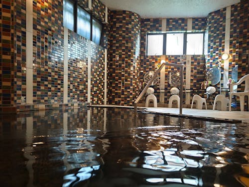 美肌の湯として知られる源泉掛け流しの温泉に、毎日入り放題。疲れ吹き飛ぶ心地よさ。